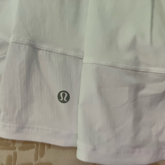 Lululemon Tennis skirt, size 4 - Picture 3 of 6